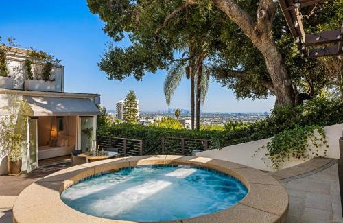 Hollywood Hills West House | West Hollywood Hills Jacuzzi and Beautiful View