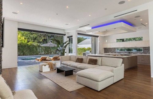 Fairfax District House | West Hollywood Retreat: Pool, Chef's Kitchen & More!