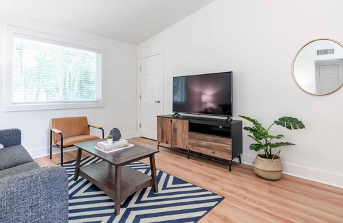 Lindridge-Martin Manor Apartment | West Home | Convenient 1x1 Apartment