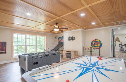 West Jefferson House | West Jefferson 3Bd- Hot Tub, Dogs Welcome, Fire Pit & More