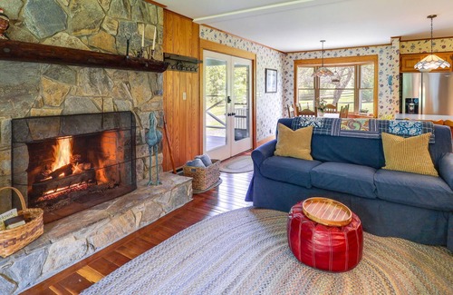 West Jefferson House | West Jefferson Riverfront Retreat w/2 Porches!