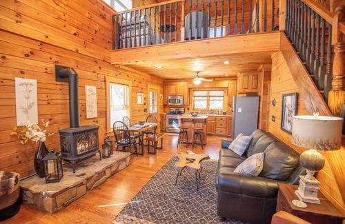 West Jefferson Cabin | West Jefferson Cabin - Hot Tub + Gas Fireplace + King Beds