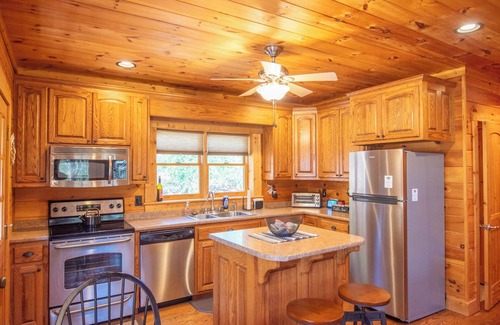 West Jefferson Cabin | West Jefferson Cabin - Hot Tub + Gas Fireplace + King Beds
