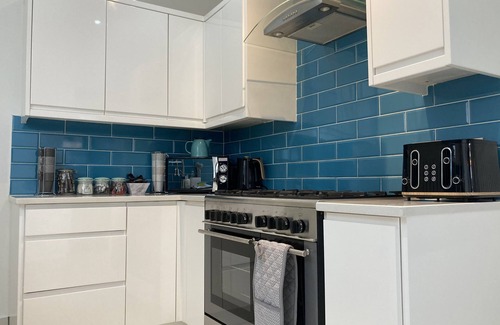 West Kirby Cottage | West Kirby Town House near beach, restaurants etc