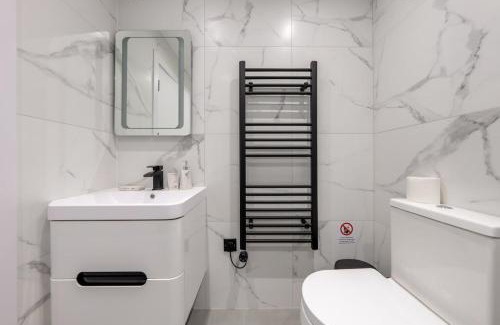 Harlesden Apartment | West London Sleeps 5 - Zone 2