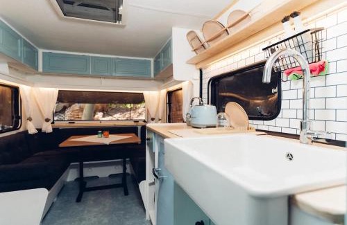 Sfinari Other | West nest caravan