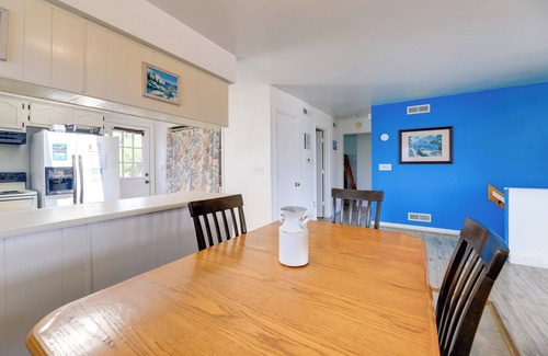 Emerald Isle Apartment | 'west of the Moon' Ocean Apt w/Beach Access!