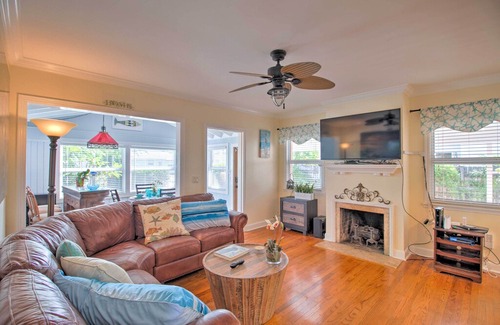 Southwest House | West Palm Beach Home w/ Yard -2 Mi. to Beach!