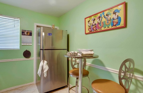 Grandview Heights House | West Palm Beach Home w/Fenced-In Yard & Deck!