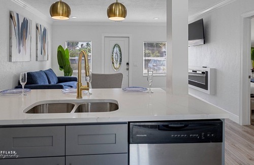 Poiciana Park II House | West Palm Beach Tropical Oasis