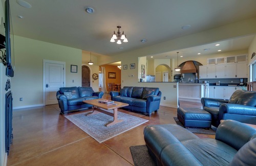 West Richland House | West Richland Home w/Vineyard & Mountain Views!