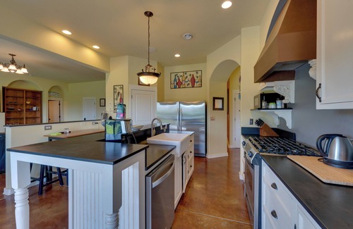 West Richland House | West Richland Home w/Vineyard & Mountain Views!
