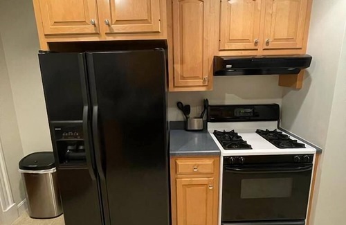 Brook Farm House | West Roxbury Retreat –Near Downtown Boston, Steps to Train & Bus, Spacious&Comfy