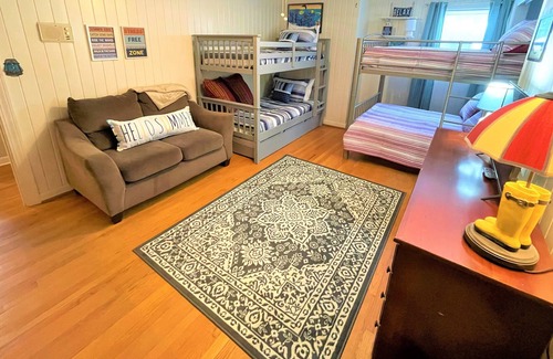 Swansboro House | West Shore 4BR/3BA vacation home, walkable to downtown