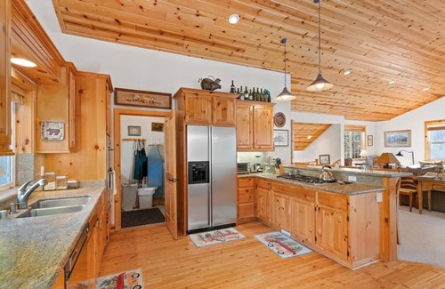 McKinney Estates Cabin | West Shore's Secret - Newer Build; Spacious Family Home - "Cascade Woods"