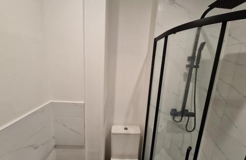 Banbury Apartment | West Street Studios, Free WIFI, FREE Parking, Washer dryer