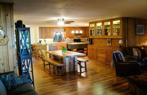Lewiston House | West Twin Lake Waterfront Home - 25' Bennington Pontoon Boat and more!