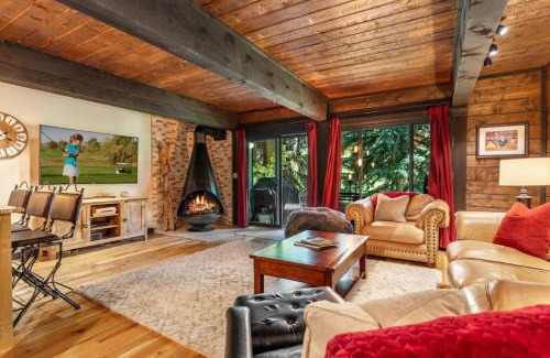 Vail Apartment | West Vail Interlochen Condo B8