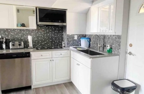 West Vancouver Apartment | West Vancouver · Landmark View · Prime Location · 3BR Private Suite