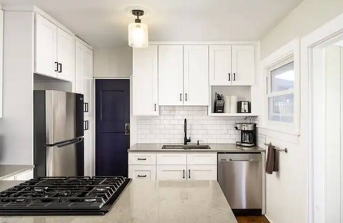 Edgewater House | WestboundBNB 🏔Cedar Spa 🐶 Friendly, 10min to 🏙