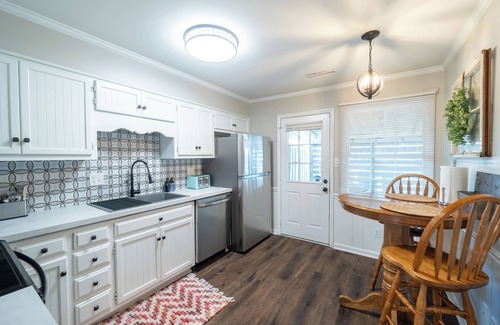 Decatur House | Westbury Mews-Cozy Townhome-3beds- 2full baths-sleeps6