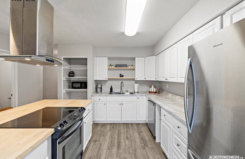 Downtown Anchorage House | Westchester Lagoon Getaway