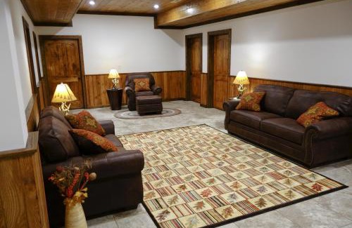 Luray Villa | Westcott House- Privacy, amenities and space all in one beautiful package!