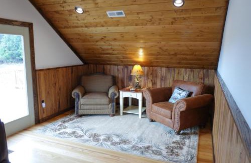 Luray Villa | Westcott House- Privacy, amenities and space all in one beautiful package!
