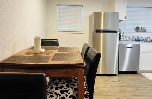 Nampa House | WesterHaven- 2 bd Garden Level