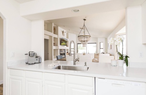 Fountain Hills Cottage | Western Hills-private Pool-putting Green-games & More!
