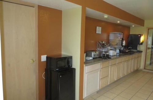 Grinnell Hotel | Western Inn & Suites