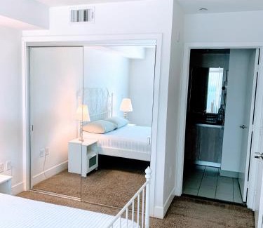Hollywood House | Western Melrose