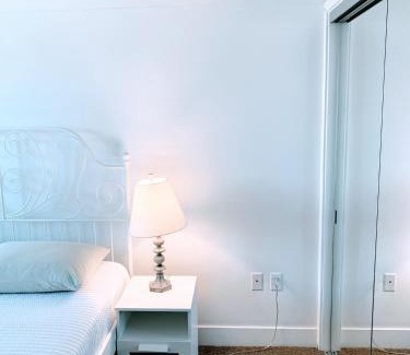 Hollywood House | Western Melrose
