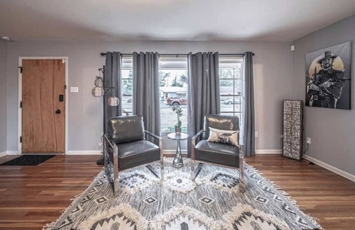 Lubbock House | Western Reunion - 2BR 1BA - Clean, Quiet, Safe