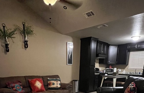 Eagle Pass Apartment | Western Style King,Queen&Sofabed