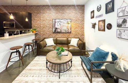 West End Condo | Western World | Stay Near Vandy and Centennial Park on West End, 10 min to Broadway
