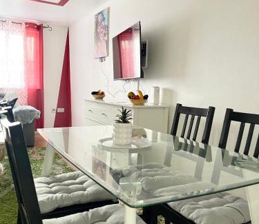Chadwell Apartment | Westfield Gardens - 3 Bedroom Apartment