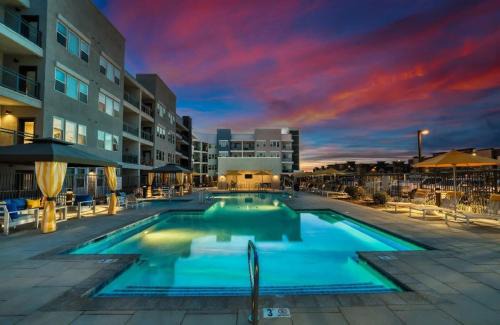 Glendale Sports and Entertainment District Apartment | Westgate CozySuites by stadium with pool #13
