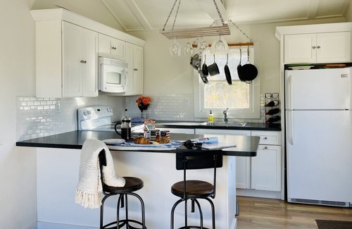 West Hampton Dunes Cottage | Westhampton Beach-Fully updated sunny cottage, 3 min. walk to the beach and bay!