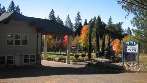 Apple Hill Hotel | Westhaven Inn