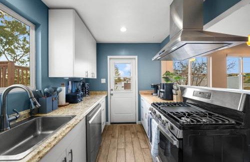 Linda Vista House | Westinghouse Park Retreat Decks, BBQ, Fire Pits
