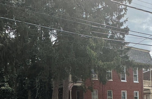 Westminster House | Westminster Retreat – 1 Hr to Baltimore, Gettysburg & Historic DC- Hot Tob