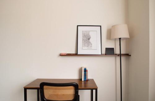 Westown Apartment | Westown Studio Apt Near Fiserv, Baird, and Theater District
