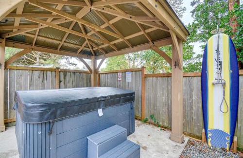 Westport House | Westport Home with Hot Tub 2 Blocks to Beach!