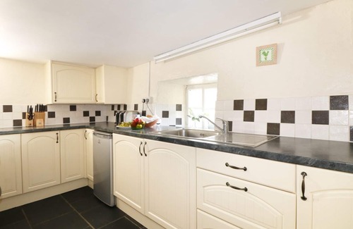 Camelford Cottage | WESTROOSE FARM HOUSE, family friendly, with open fire in Camelford