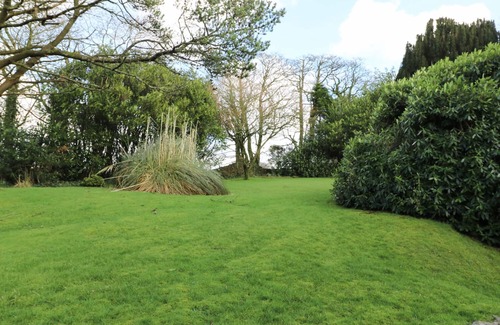 Camelford Cottage | WESTROOSE FARM HOUSE, family friendly, with open fire in Camelford