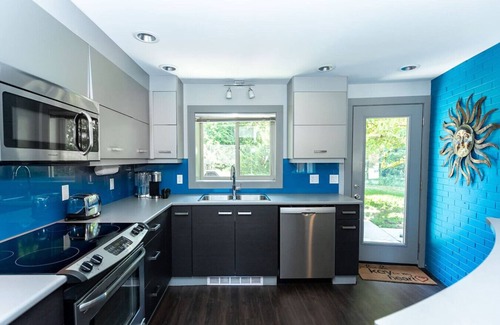 Victoria Apartment | Westshore Pet Friendly Suite