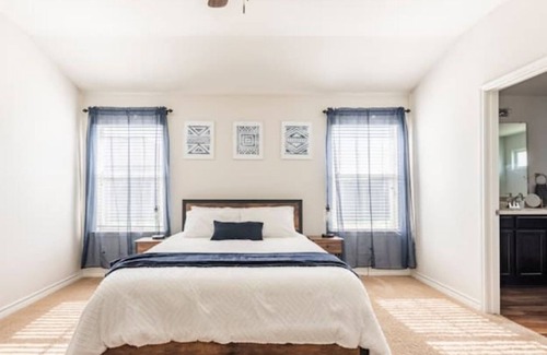 Medina Valley House | Westside Contemporary Retreat