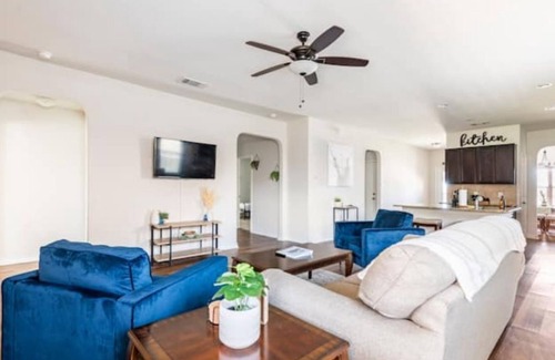 Medina Valley House | Westside Contemporary Retreat