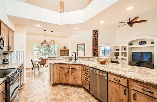 Sahuaros Grandes House | Westside desert Oasis on 1 acre CLOSE TO EVERYTHING/FastWIFI/Family Friendly